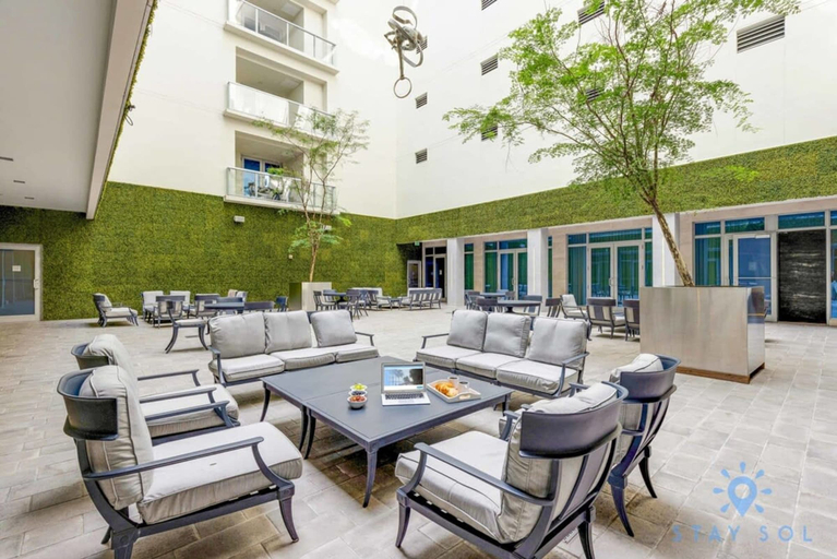 Room 5, Amazing Pool Gym Hot Tub Near Beach, Broward