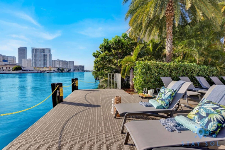 Room 4, Modern Resort Retreat Steps From the Beach, Broward