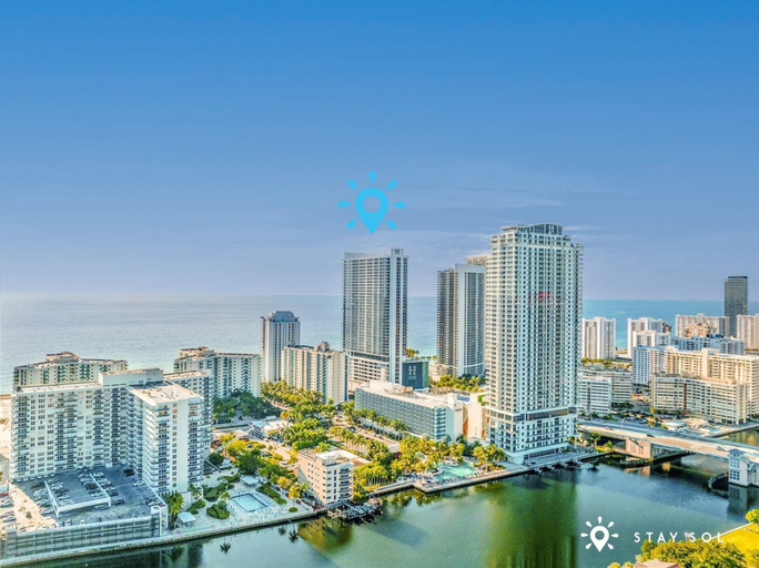 Room 3, Direct Oceanfront Sky Home w Corner Wraparound, Broward