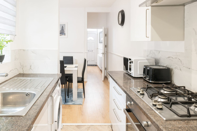 Others 5, Host Stay Bardsay Road, Sefton
