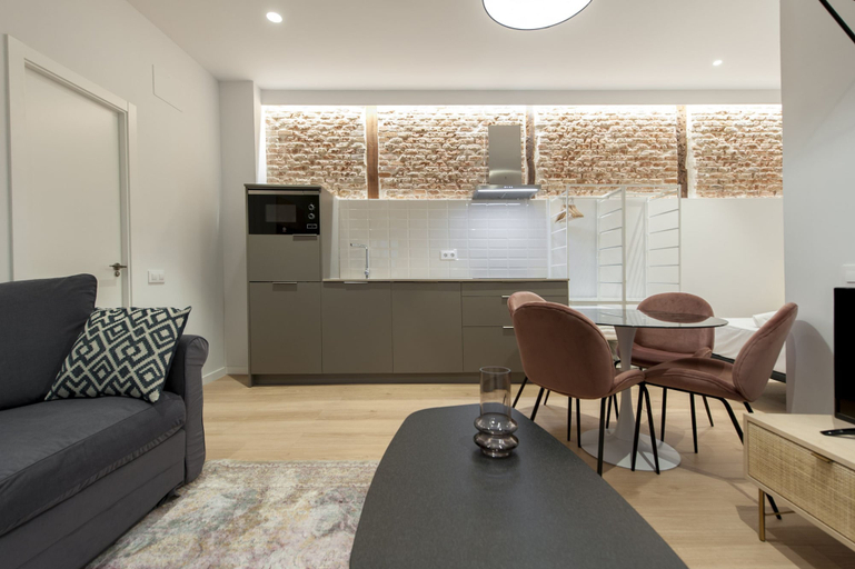 Room 3, C Latina 3-3 in Madrid, Madrid
