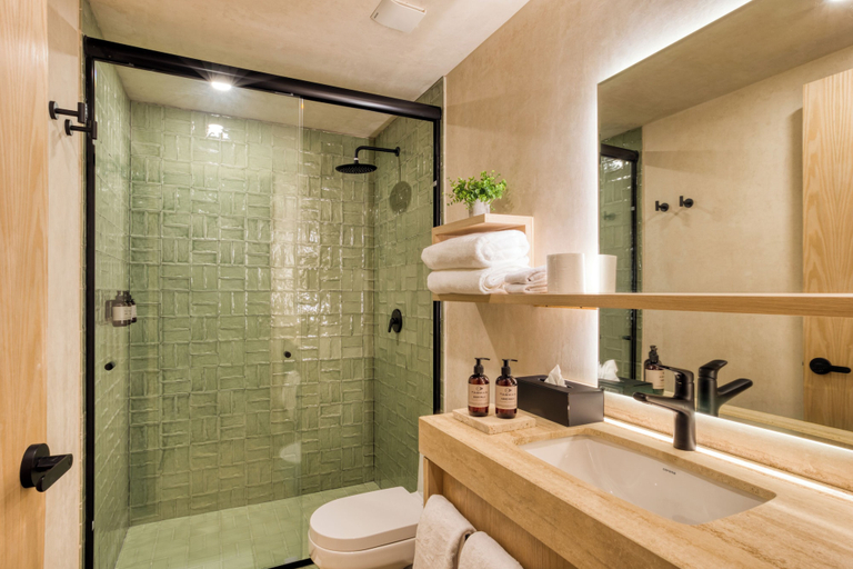 Bathroom 4, Caliza Roma Residences by Tasman, Mexico City