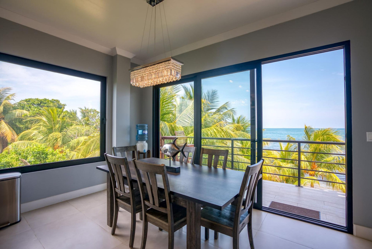 Room 5, Oceanfront Sunset Gecko Condo - Ground Floor 1B