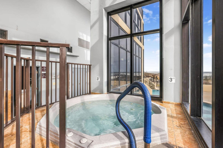 Room 4, Phoenix II 2101-amenities Galore Beachfront, Baldwin
