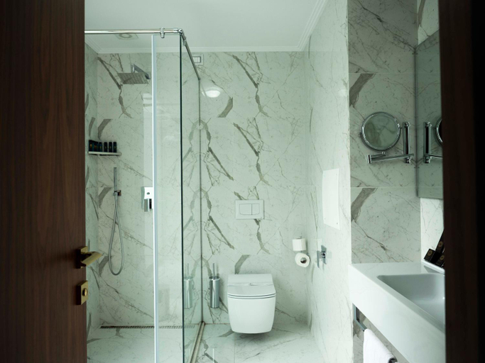 Bathroom 4, Select Hill Resort, Tiranës