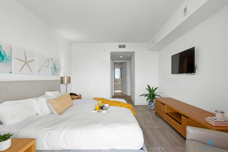 Room 5, Infinite View Balcony Gym Amazing Pool, Broward