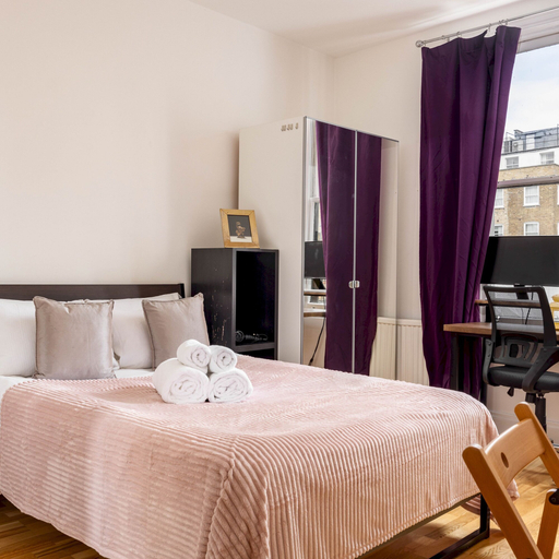 Room 2, Cosy Studio in Earls Court Flat 10, London