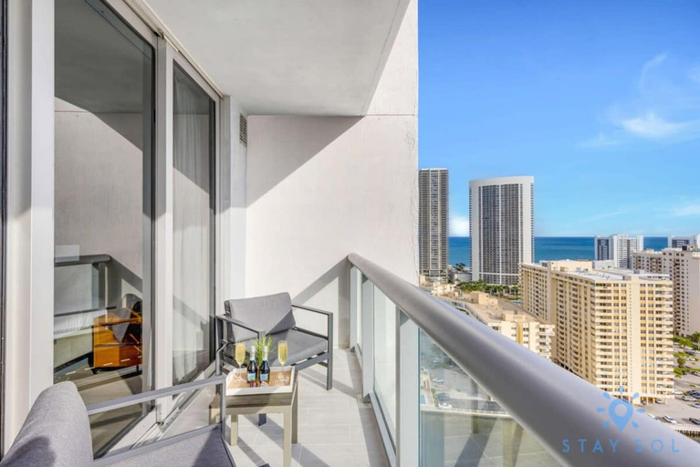 Room 4, CP Infinite View Balcony Gym Amazing Pool, Broward