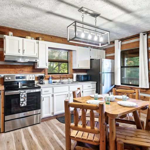 Room 3, Stunning Views I Between Pigeon Forge Gatlinburg, Sevier