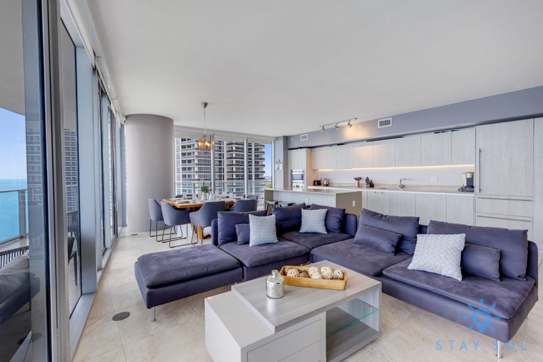 Room 4, Direct Oceanfront Sky Home w Corner Wraparound, Broward