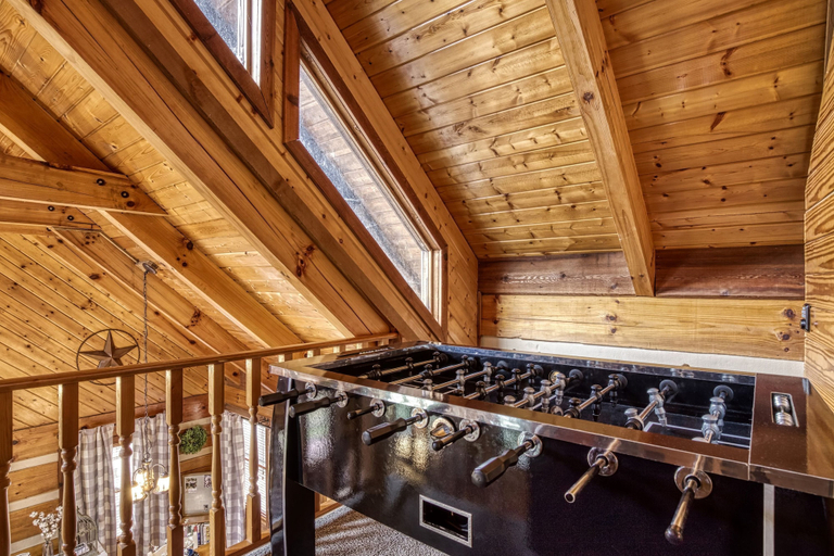 Room 5, Fantastic Pet Friendly Cabin Hot Tub Fire Pit, Sevier