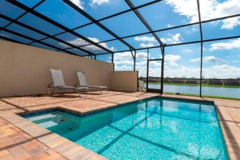 Room 4, Free Water Park Private Pool and Lakeview, Osceola