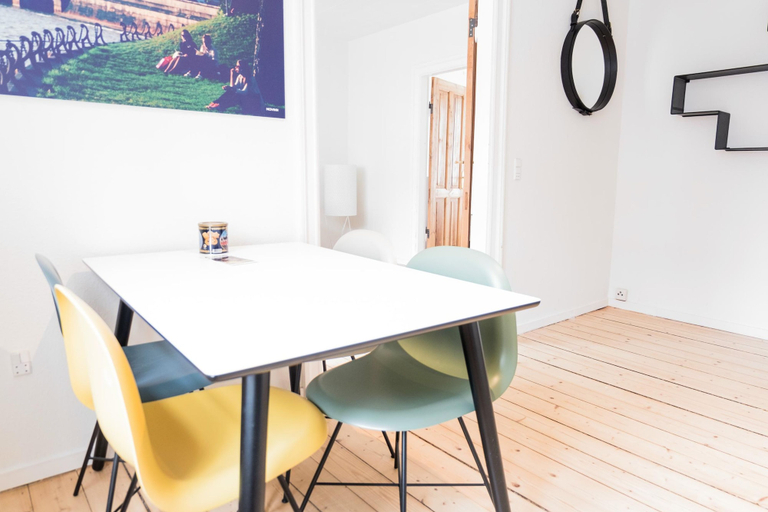 Room 5, Spacious and Cool 1-bed in Gadekvarteret, Århus