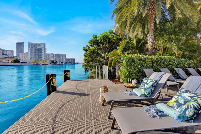 Room 2, Resort Apt Infinity Pool Balcony Views, Broward