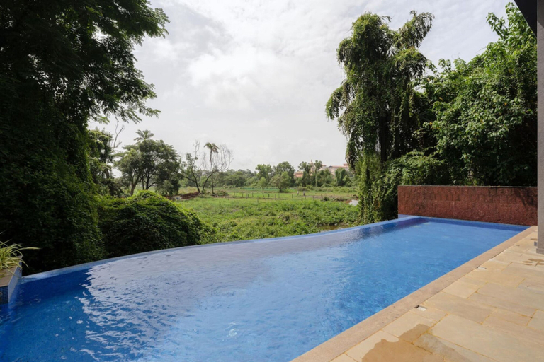Room 4, Spacious 3BR Apartment with Pool in Candolim, North Goa