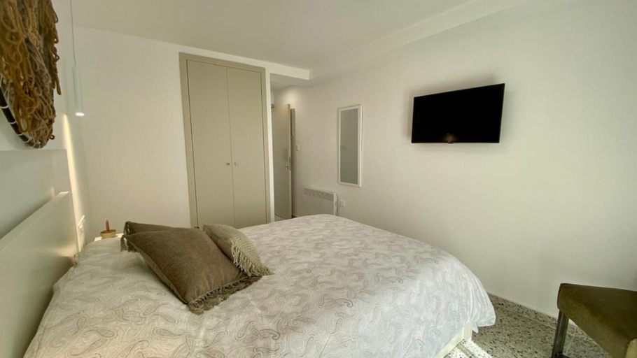 Room 4, Yiayia Loukia Cottage