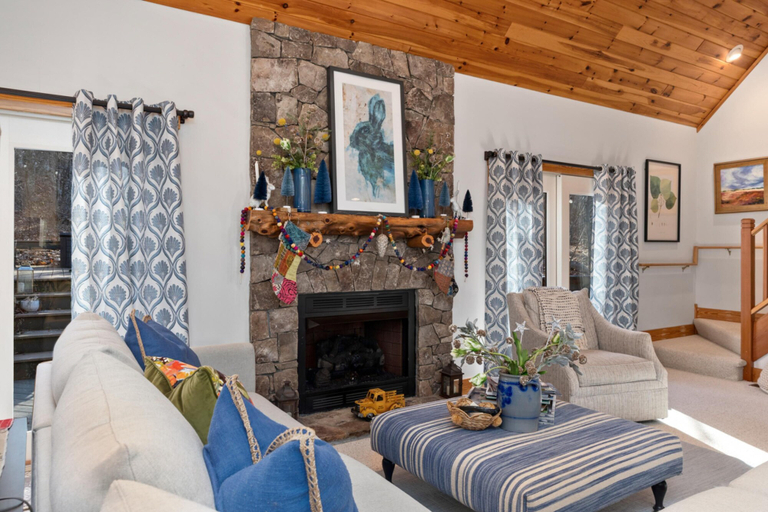 Others 1, 111 Hickory Springs in Wintergreen Resort, Nelson