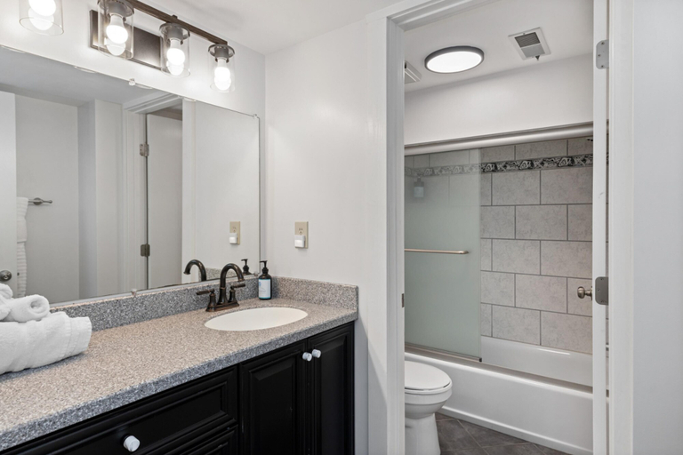 Bathroom 5, Wintergreen Retreat Jacuzzi Sauna dog Friendly, Nelson