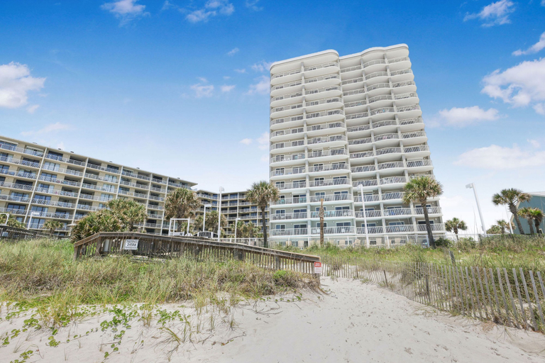 Room 4, Tradewinds 1301 Beachfront Top-floor, Baldwin