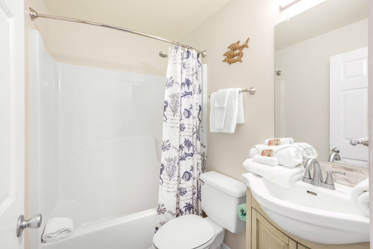 Room 2, Tradewinds 1301 Beachfront Top-floor, Baldwin