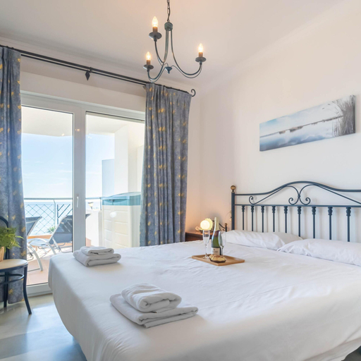 Room 3, Mi Capricho Beach Front sea View Pool, Málaga