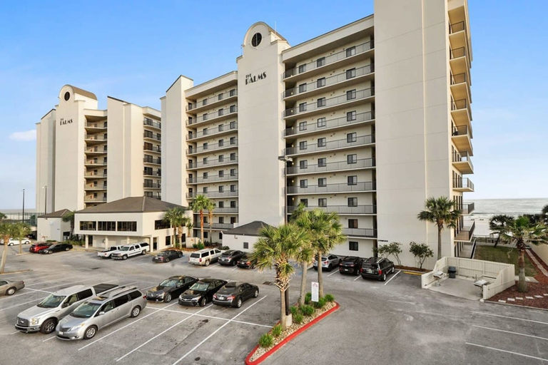 Room 3, Palms 304 3rd Floor 3 BR 3 BA Corner-unit, Baldwin