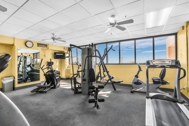 Room 4, Phoenix III 3031 Beachfront End-unit, Baldwin