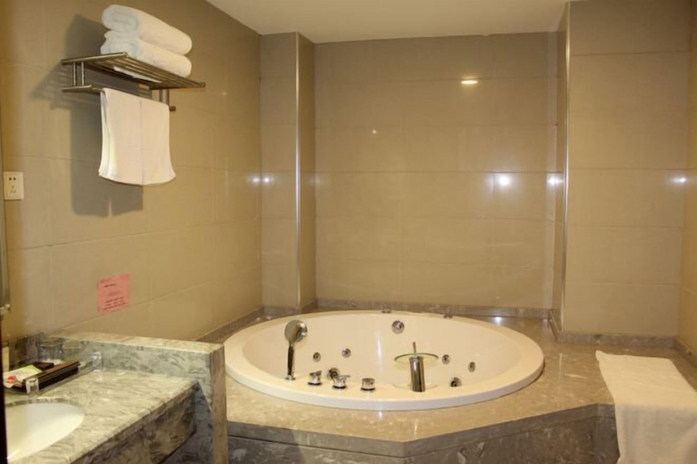 Bathroom 4, Junrui Garden Hotel, Songyuan
