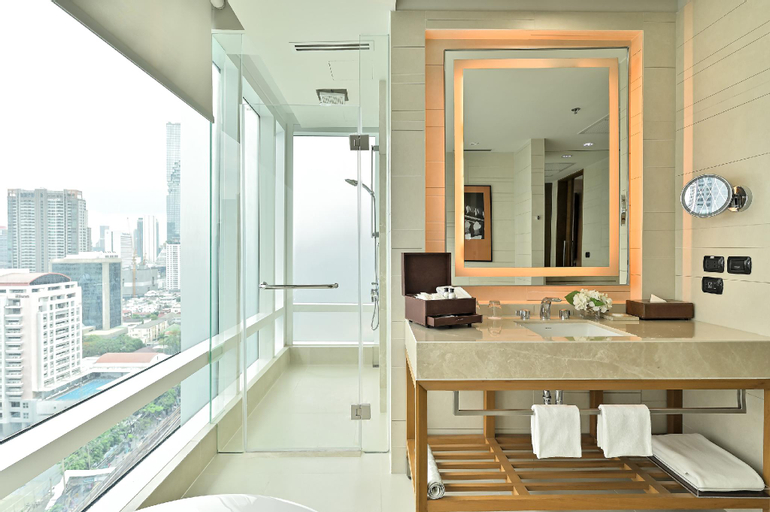 Bathroom 16