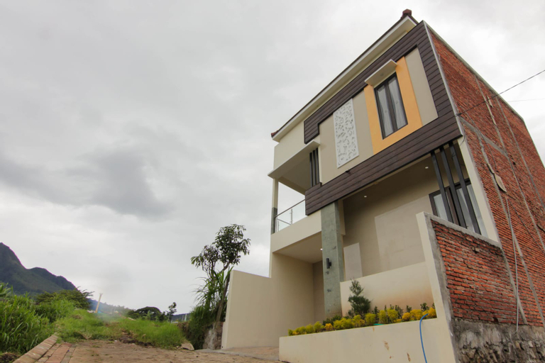 Exterior 15