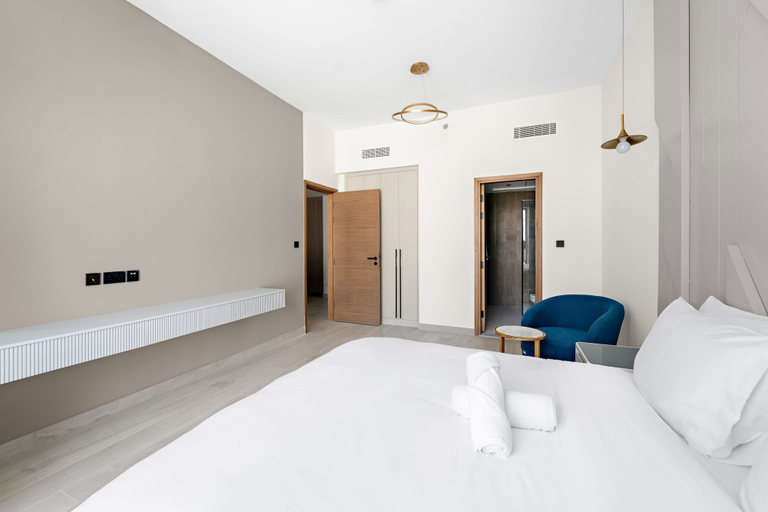 Bedroom 4, Luxurious 1 Bedroom Retreat With Pool gym and Game, Dubai