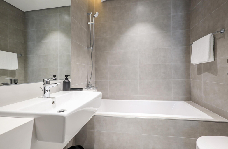 Bathroom, Elite LUX Holiday Homes - Lagoon View 1 BR Luxury Oasis in MBR Dubai, Dubai