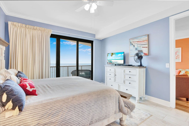 Room 2, Grand Pointe 502- Gulf-front Water on 2 Sides, Baldwin