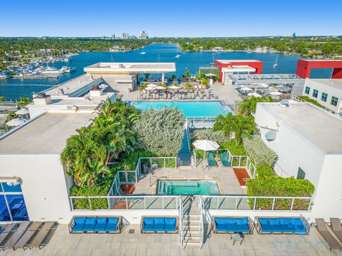 Room 3, Ocean View Balcony Rooftop Pool Hollywood Beach, Broward