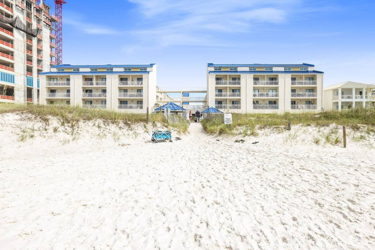 Room 3, Sugar Beach153- 4 Pools Beachfront, Baldwin