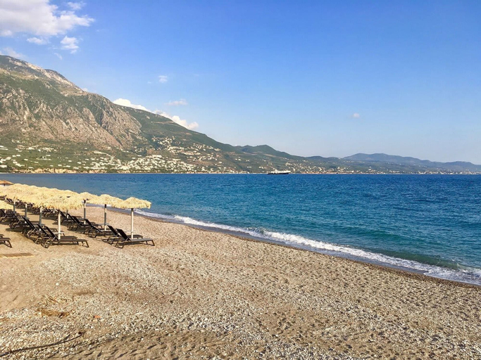 Room 4, Stylish Seaside Home - Fully Equipped big Terrace, Peloponnese