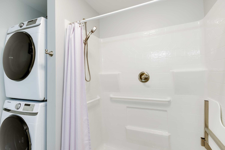 Bathroom, Step-Free Home w/ Fire Pit - 3 Miles to USC!, Richland