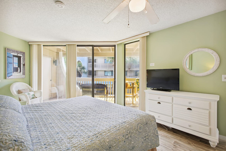 Room 4, Oceanfront Hibiscus D203 St Aug Free Tix, Saint Johns