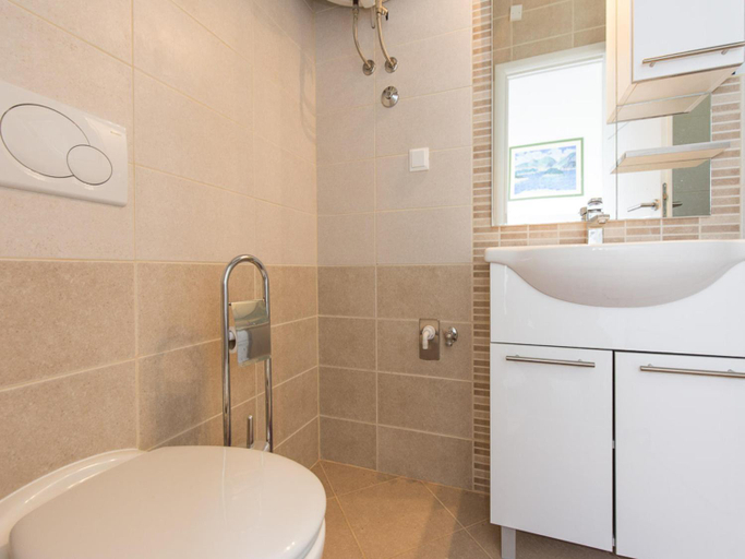 Bathroom 5, Apartments Josip, Dobrinj