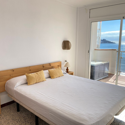 Room 5, Europa 62 in Roses With 2 Bedrooms and 2 Bathrooms, Girona