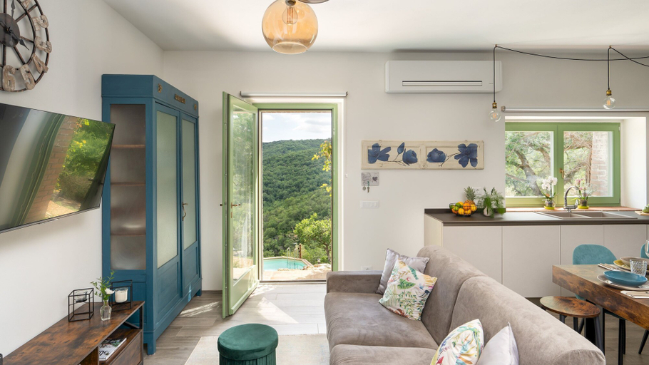 Room 4, Cottage Dolcevista 4 2 Emma Villas, Siena
