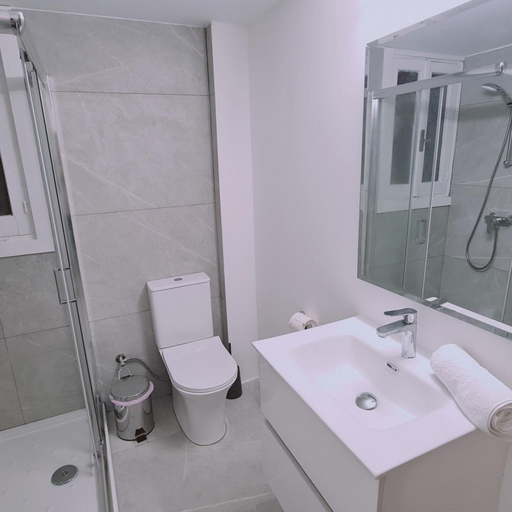 Room 5, 75 NIC - Stay Mythos Down Town House