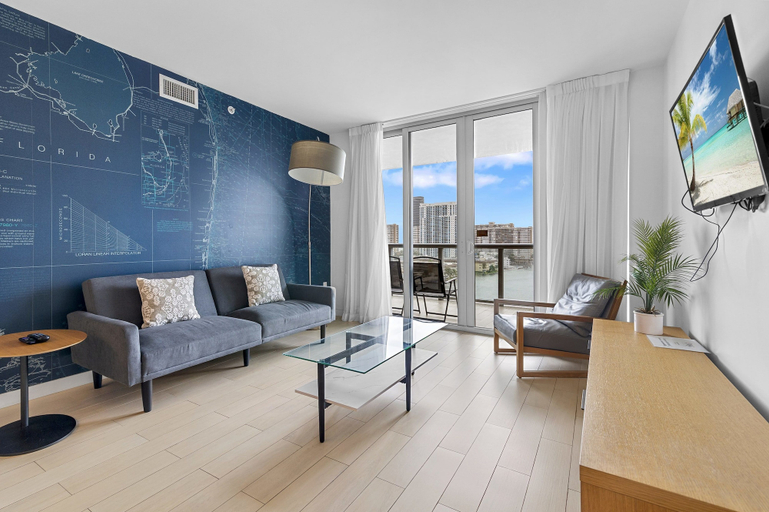Room 5, Spectacular Apt Retreat Balcony Resort Amenities, Broward