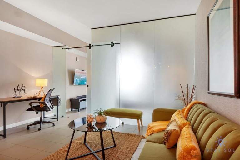 Room 1, Modern Miami Gem City View Condo Free Parking, Miami-Dade