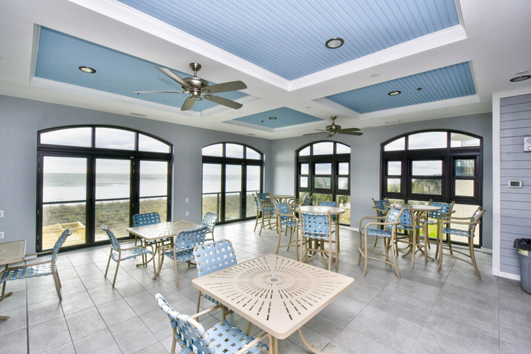 Room 4, Stylish Comfy Resort Gem Balcony Pool Parking, Horry