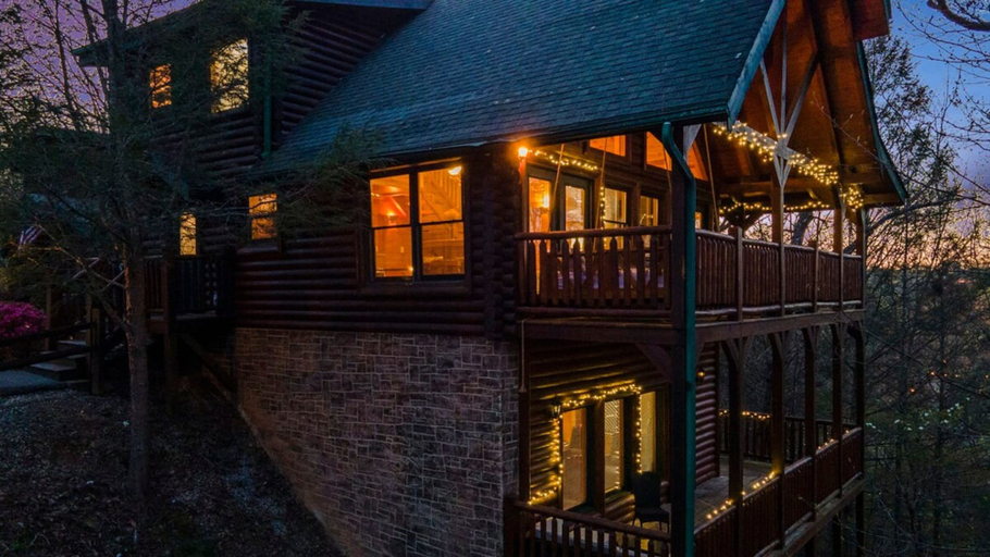 Room 2, Stunning Mountain Cabin w Hot tub, Sevier