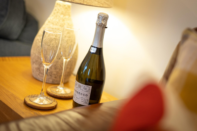 Food & Drinks, Kittiwake - Short Walk to Beach and Village, Pembrokeshire