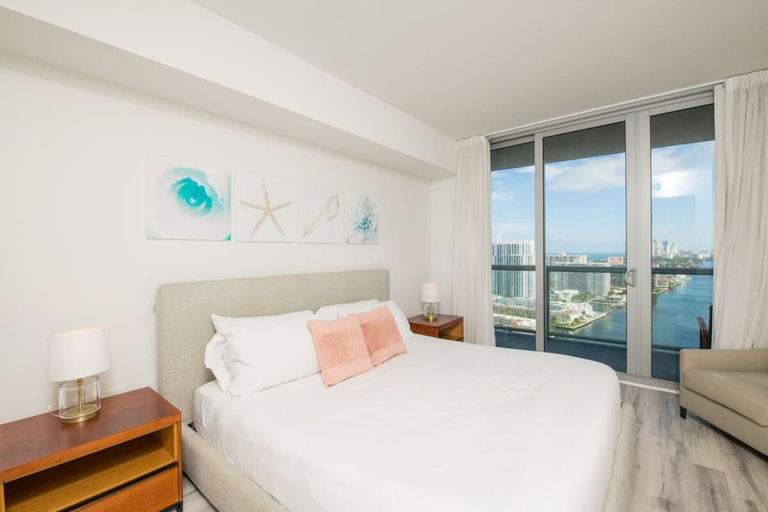 Others 3, Near Beach Pool Infinity View Balcony Gym, Broward