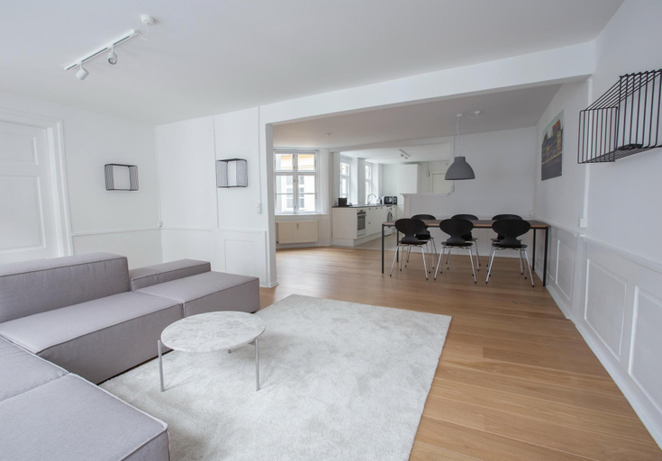 Room 5, Beautiful 2-bed in top Copenhagen Location, Copenhagen