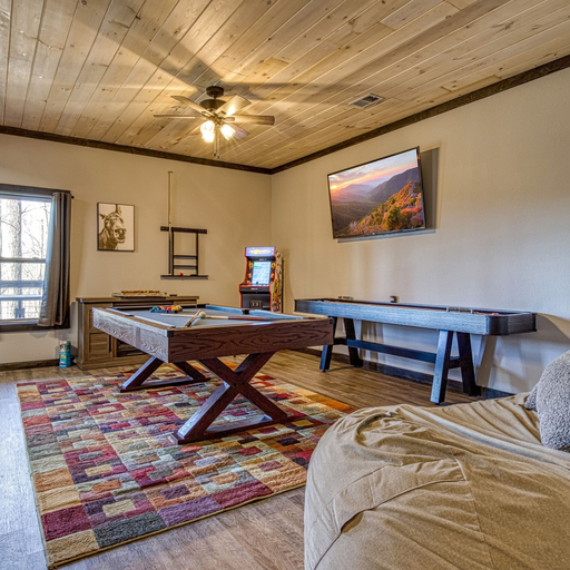 Room 2, Brand New Gorgeous Modern Private Firepit Gameroo, Sevier
